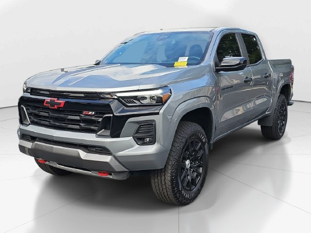 Used 2024 Chevrolet Colorado Z71 w/ Z71 Convenience Package 2 AWD/4WD image 9