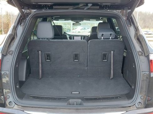 Used 2023 Buick Enclave Essence image 28