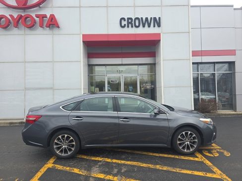 Used 2018 Toyota Avalon XLE image 2