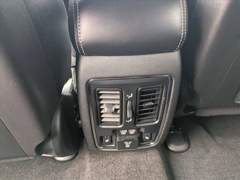 Used 2015 Jeep Grand Cherokee Limited AWD/4WD image 17