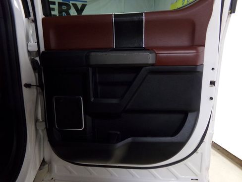 Used 2018 Ford F150 Platinum w/ Equipment Group 701A Luxury image 9