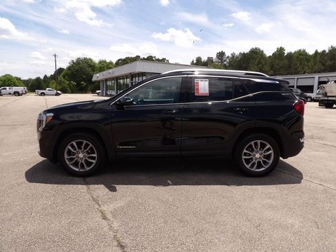Used 2022 GMC Terrain SLT w/ Infotainment Package II AWD/4WD image 5