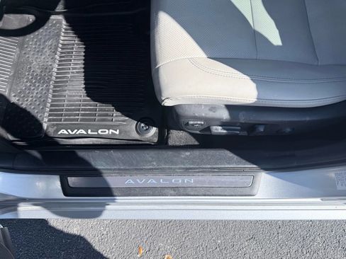 Used 2016 Toyota Avalon Limited image 14