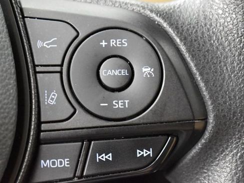 Used 2020 Toyota RAV4 XLE FWD image 25