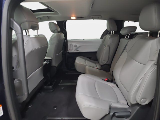 Certified 2026 Toyota Sienna XLE FWD image 10