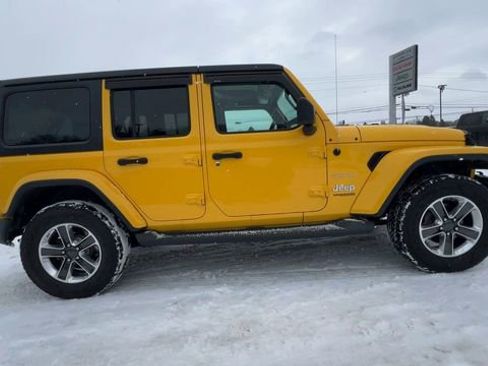 Used 2019 Jeep Wrangler Unlimited Sahara w/ Dual Top Group image 9