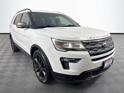 Used 2018 Ford Explorer XLT w/ Equipment Group 202A FWD image 1