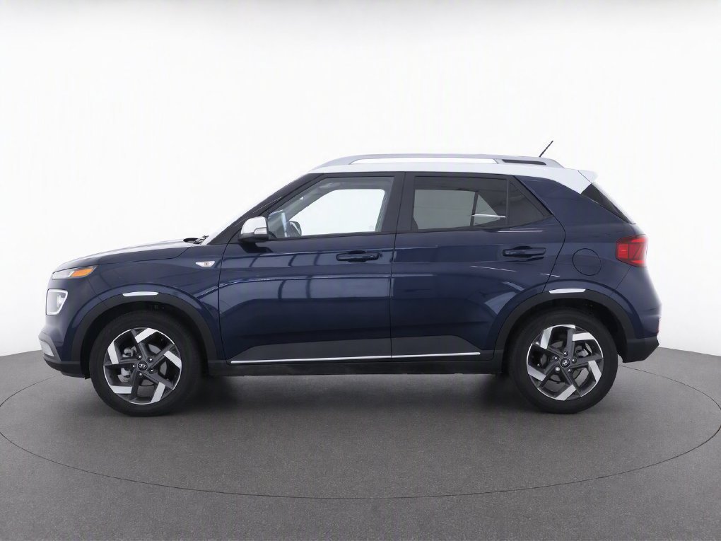 Used 2025 Hyundai Venue Limited FWD image 7