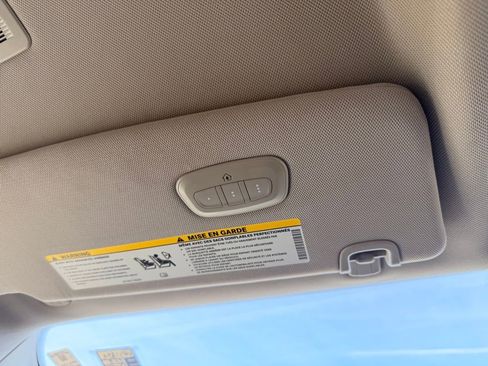 Used 2018 Chrysler Pacifica Touring-L image 25