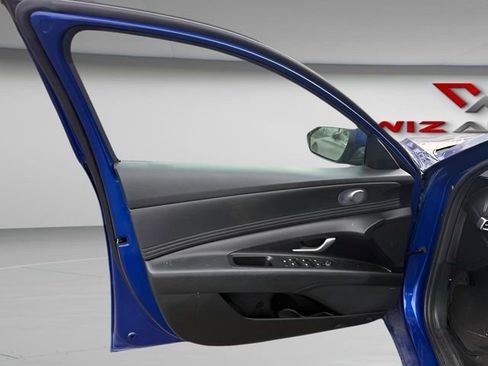 Used 2023 Hyundai Elantra Limited image 12