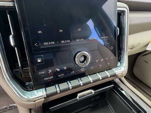 Used 2025 GMC Yukon Denali w/ Advanced Technology Package RWD image 10