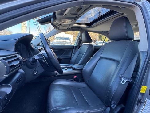 Used 2018 Lexus IS 300 AWD image 12