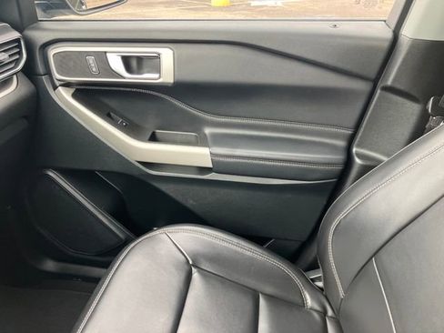 Used 2021 Ford Explorer XLT w/ Equipment Group 202A image 7