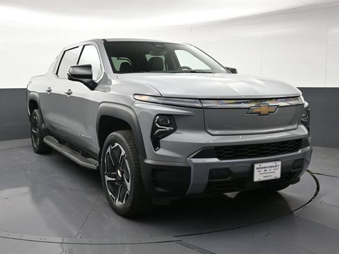 Used 2026 Chevrolet Silverado EV LT AWD/4WD image 7