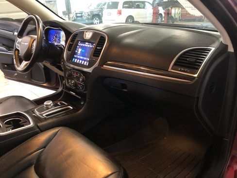 Used 2017 Chrysler 300 Limited image 20
