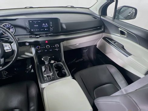Used 2024 Kia Carnival LX FWD image 20