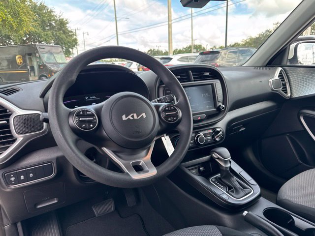 Used 2025 Kia Soul LX w/ LX Technology Package FWD image 22
