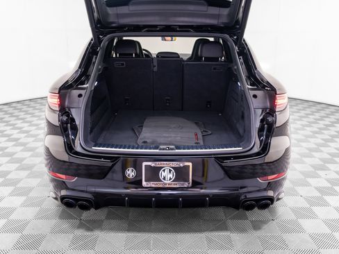 Certified 2023 Porsche Cayenne GTS AWD/4WD image 32