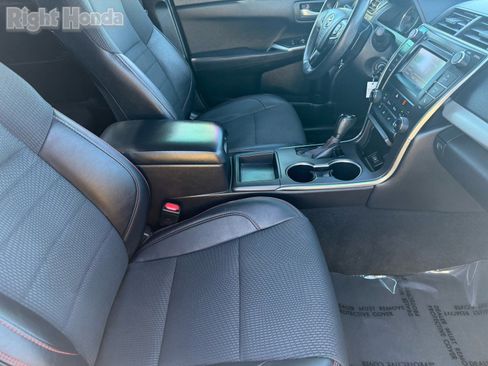 Used 2016 Toyota Camry SE image 29