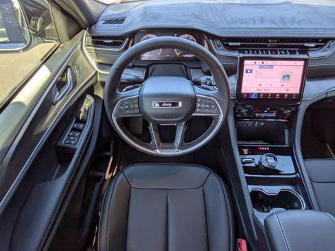 New 2025 Jeep Grand Cherokee L Limited w/ Black Appearance Package image 17