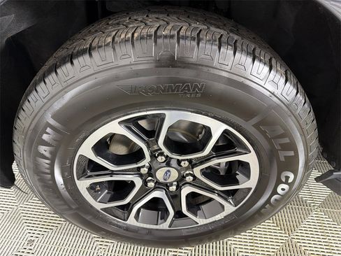 Used 2024 Ford Expedition XLT image 12