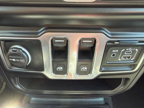 Used 2021 Jeep Wrangler Sport AWD/4WD image 17
