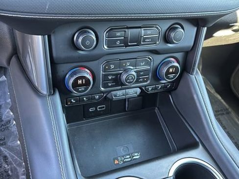 Used 2024 Chevrolet Suburban Premier image 31
