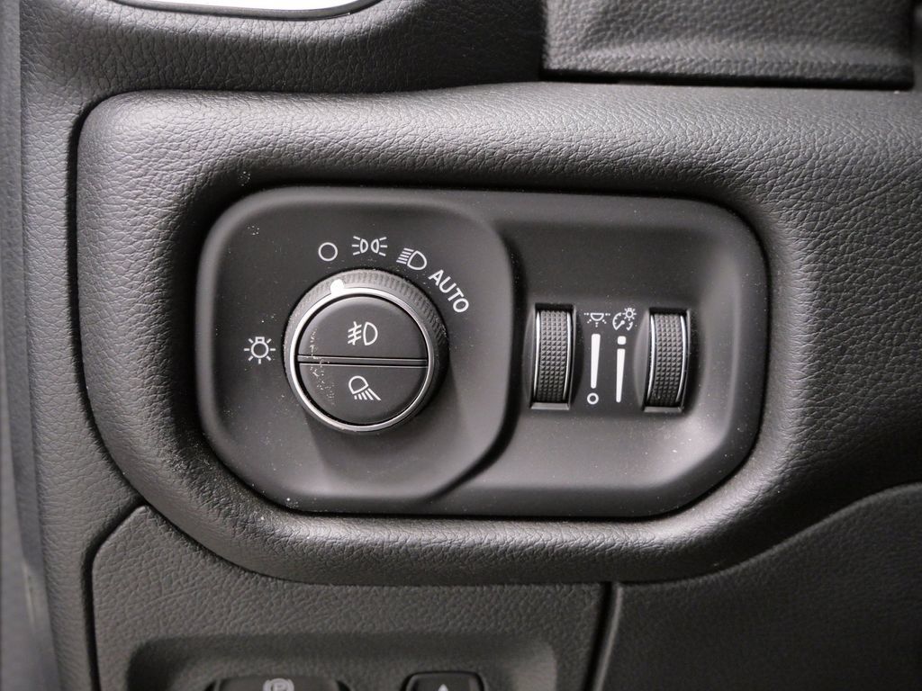 Used 2023 RAM 1500 Laramie AWD/4WD image 21