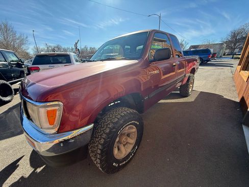 Used 1996 Toyota T100 DX image 2