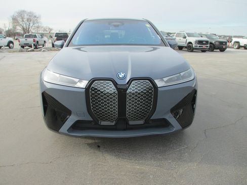 Used 2022 BMW iX xDrive50 w/ Premium Package image 11