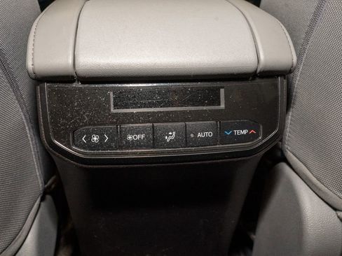 Used 2023 Toyota Highlander LE image 8