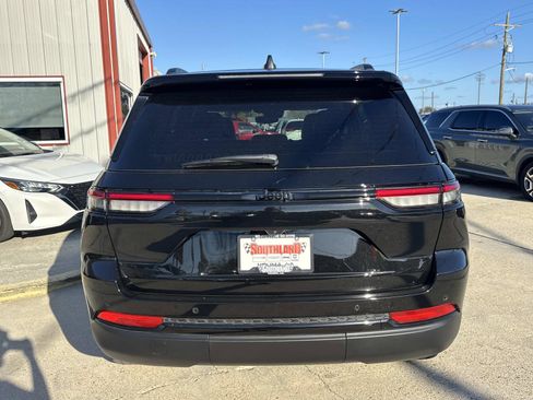 Used 2024 Jeep Grand Cherokee Altitude image 6