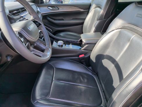 Used 2023 Jeep Grand Cherokee L Overland image 24