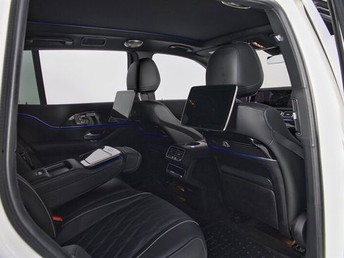 Used 2024 Mercedes-Benz Maybach GLS 600 4MATIC image 41