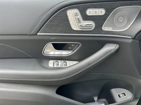 New 2025 Mercedes-Benz GLS 580 4MATIC image 11