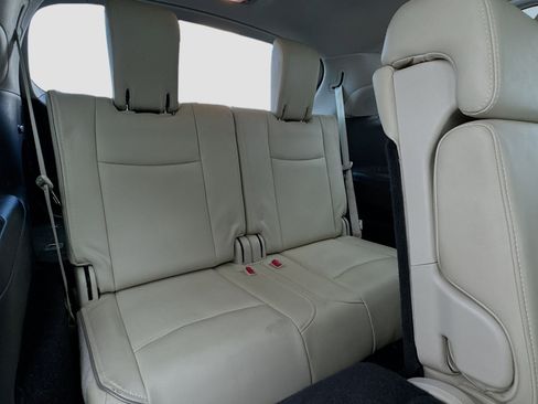 Used 2019 INFINITI QX60 Luxe w/ Essential Package image 19