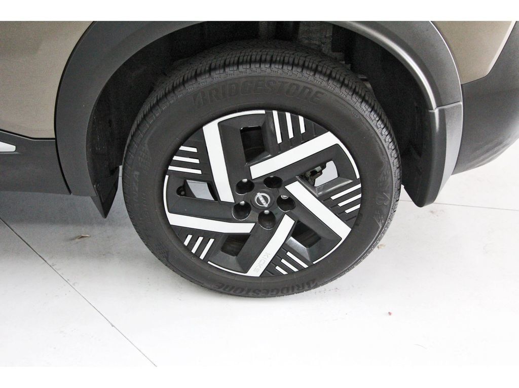 Used 2026 Nissan Kicks SV FWD image 6