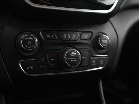 Used 2022 Jeep Cherokee Limited AWD/4WD image 25