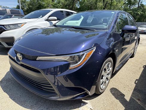 Used 2024 Toyota Corolla LE FWD image 2