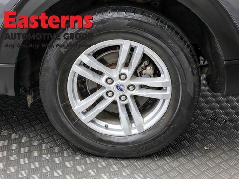 Used 2022 Ford Explorer XLT w/ Equipment Group 202A image 8