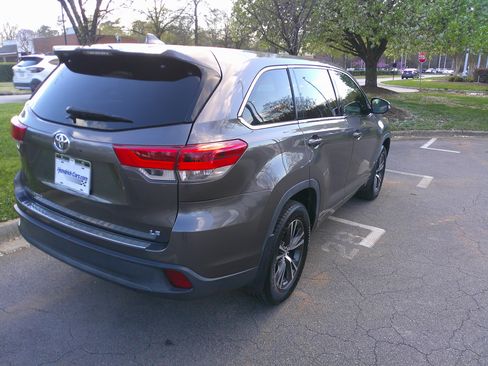 Used 2018 Toyota Highlander Plus image 13