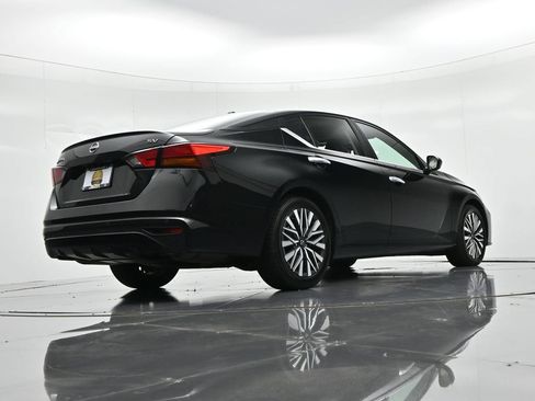 Used 2024 Nissan Altima 2.5 SV FWD image 20