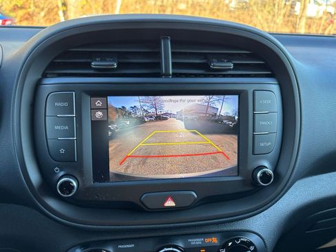 Used 2025 Kia Soul LX w/ LX Technology Package image 24