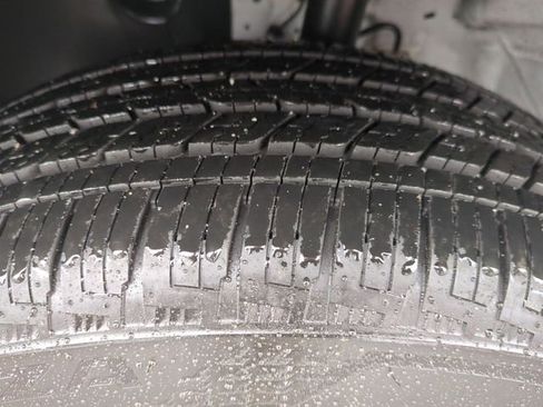 Used 2025 Nissan Kicks SV image 11