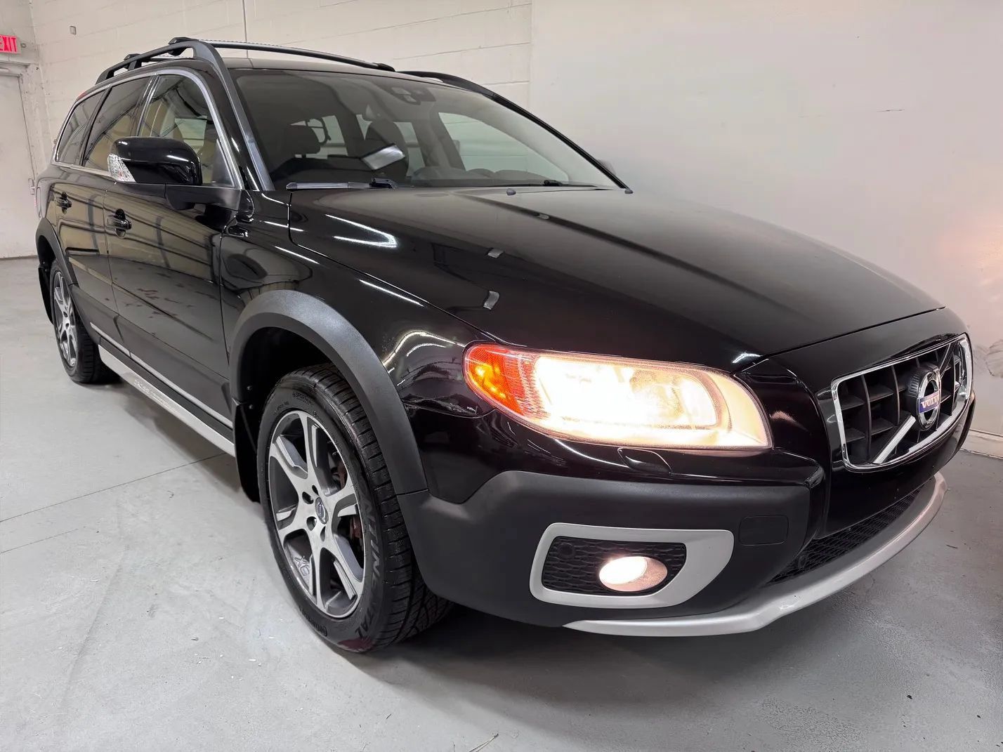 Used 2012 Volvo XC70 T6 AWD/4WD image 1
