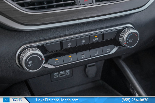 Used 2024 Nissan Altima 2.5 SV FWD image 24