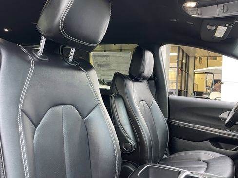 New 2026 Chrysler Pacifica Select image 22