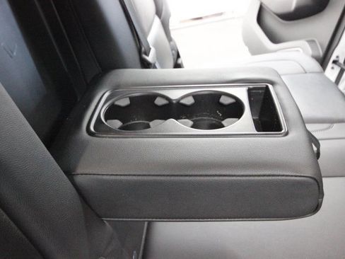 Used 2019 Chevrolet Suburban LT image 39