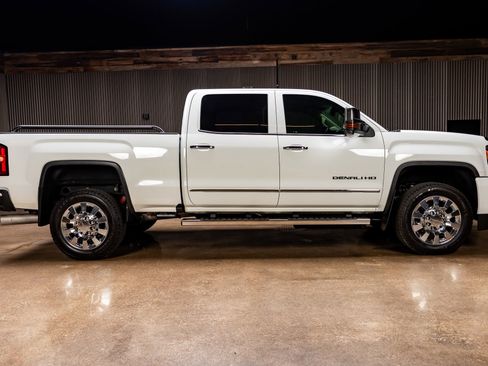 Used 2016 GMC Sierra 2500 Denali w/ Duramax Plus Package image 10