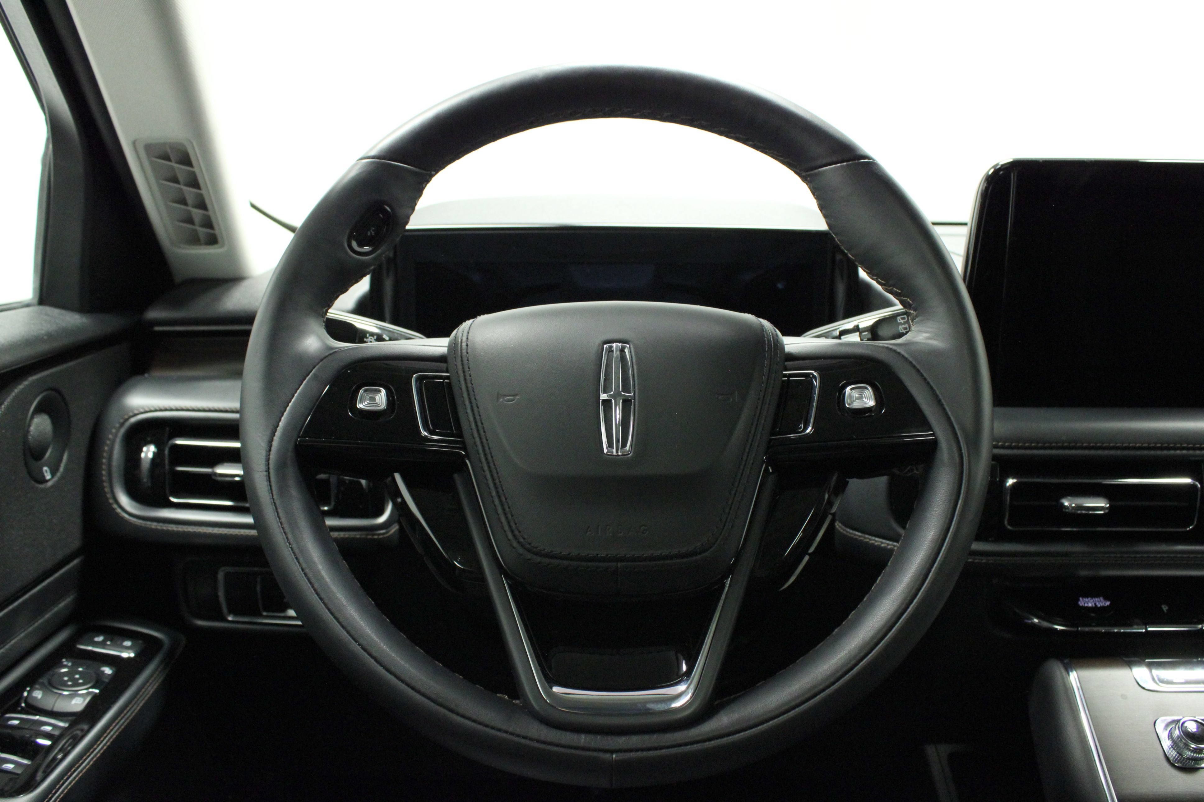 Used 2025 Lincoln Aviator Reserve AWD/4WD image 23
